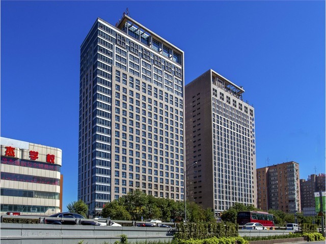 敞篷多功能工具车充电